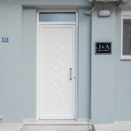J & A Kandilas Apartment